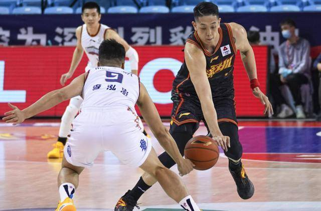 清晨深圳男篮备战CBA季后赛，战术微调细节曝光，震撼外界，阵容厚度经受考验的简单介绍